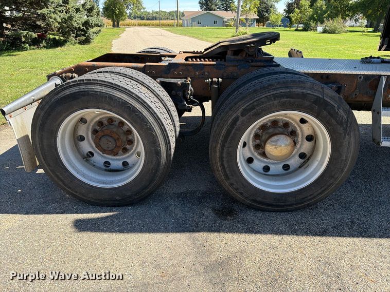 image for item FT6725 2005 Peterbilt 387 semi truck