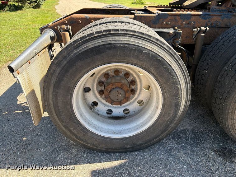 image for item FT6725 2005 Peterbilt 387 semi truck