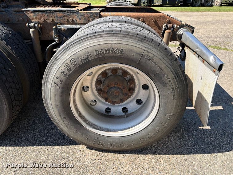 image for item FT6725 2005 Peterbilt 387 semi truck
