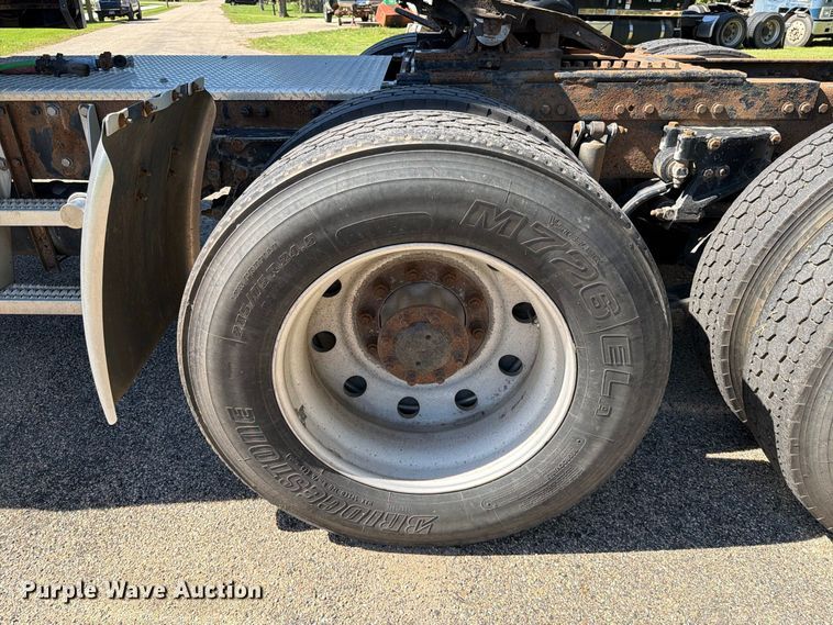 image for item FT6725 2005 Peterbilt 387 semi truck