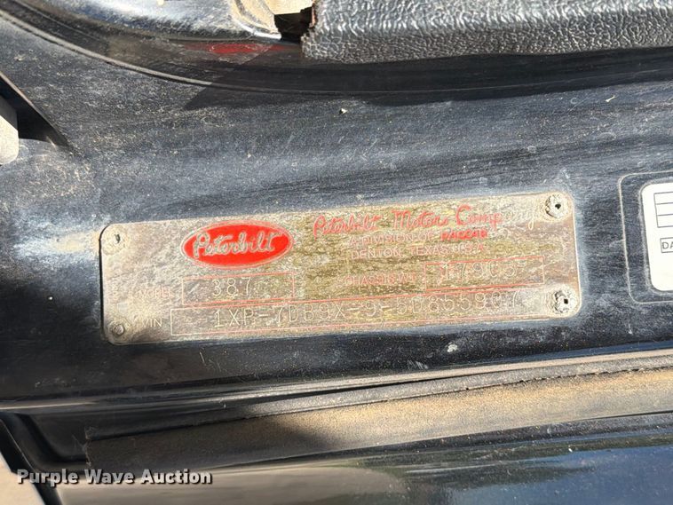 image for item FT6725 2005 Peterbilt 387 semi truck