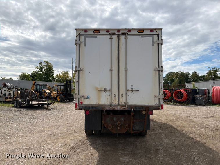 image for item FT7504 1996 Ford LTLA9000 box truck