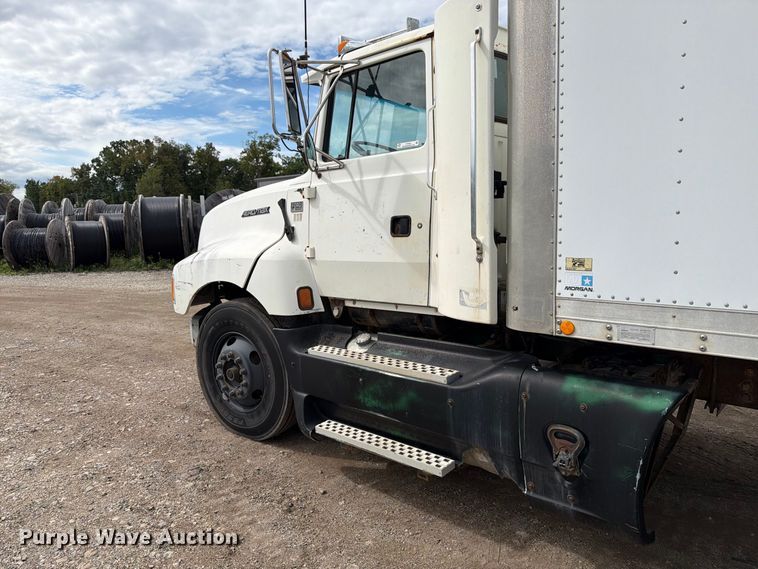 image for item FT7504 1996 Ford LTLA9000 box truck