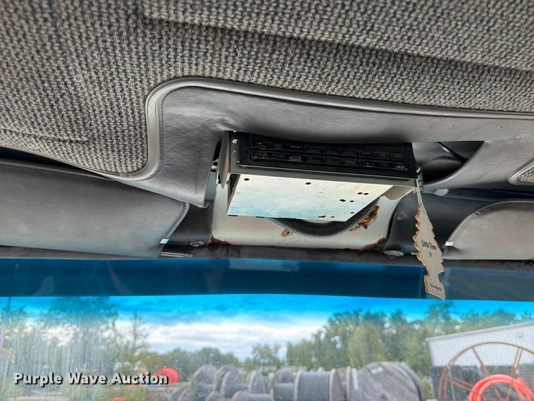 image for item FT7504 1996 Ford LTLA9000 box truck