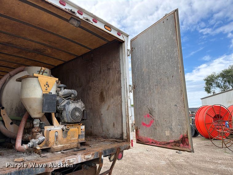 image for item FT7504 1996 Ford LTLA9000 box truck