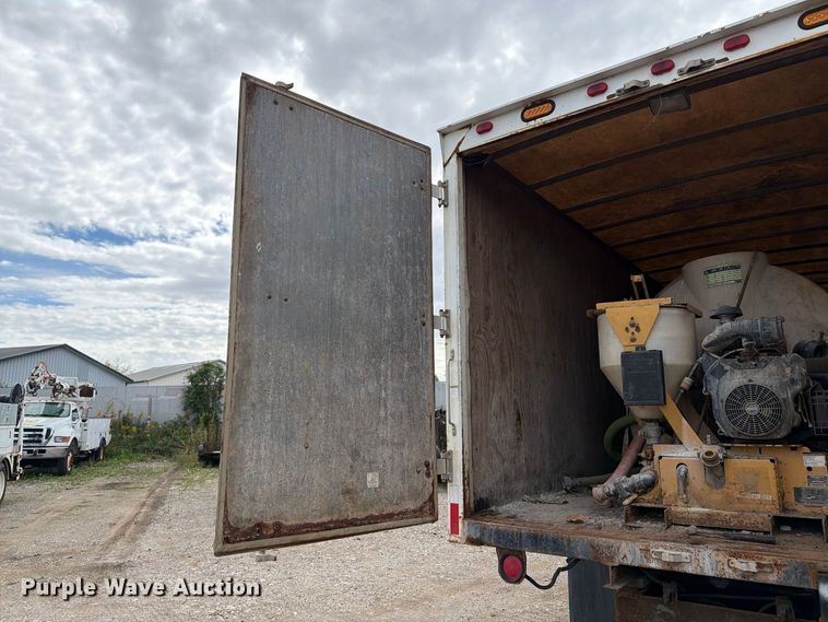 image for item FT7504 1996 Ford LTLA9000 box truck