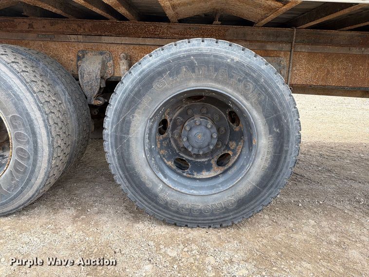 image for item FT7504 1996 Ford LTLA9000 box truck