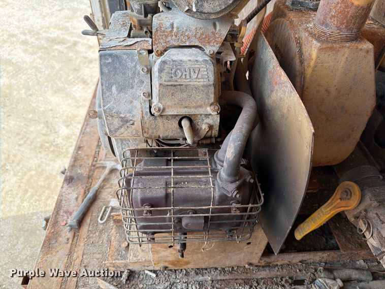 image for item FT7504 1996 Ford LTLA9000 box truck