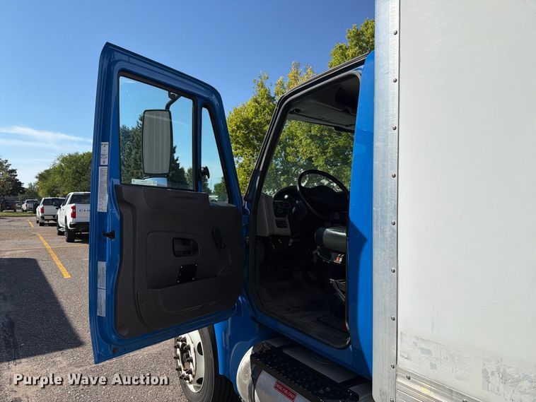image for item FT8092 2014 International DuraStar 4300 box truck