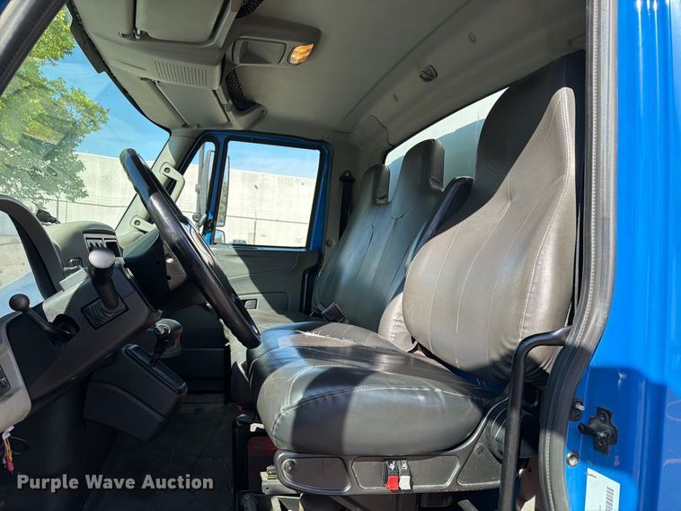 image for item FT8092 2014 International DuraStar 4300 box truck