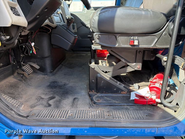 image for item FT8092 2014 International DuraStar 4300 box truck