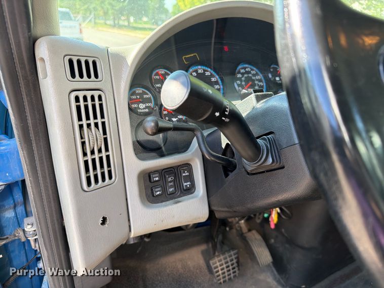 image for item FT8092 2014 International DuraStar 4300 box truck