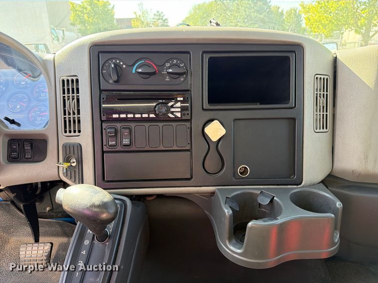 image for item FT8092 2014 International DuraStar 4300 box truck