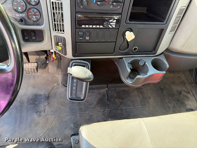 image for item FT8092 2014 International DuraStar 4300 box truck