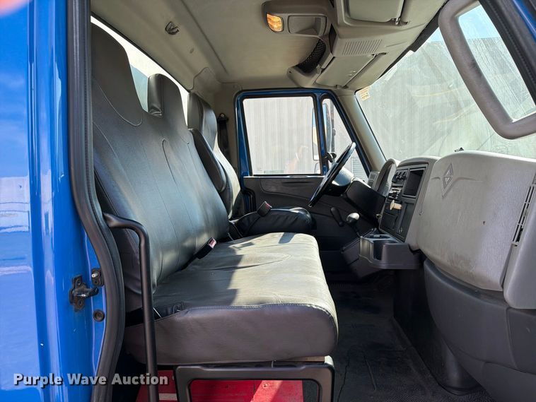 image for item FT8092 2014 International DuraStar 4300 box truck