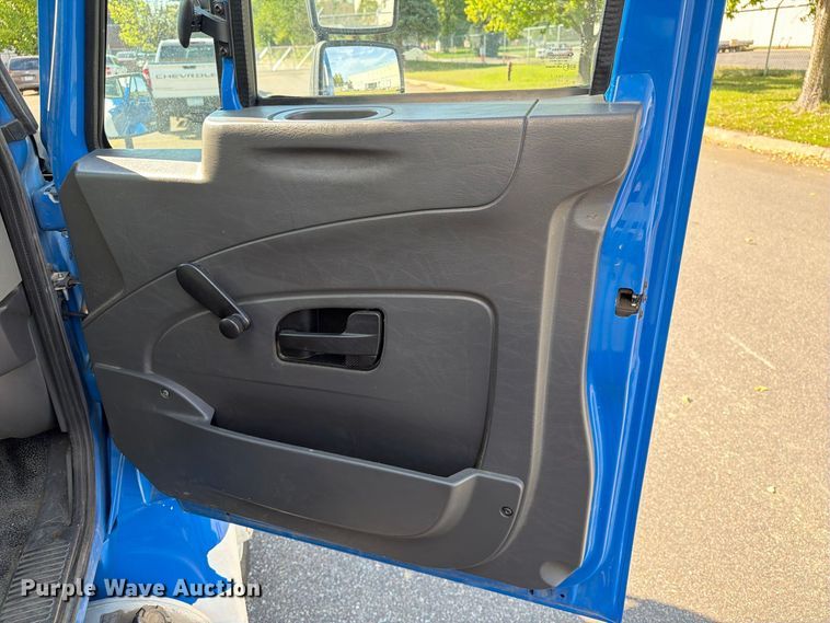 image for item FT8092 2014 International DuraStar 4300 box truck