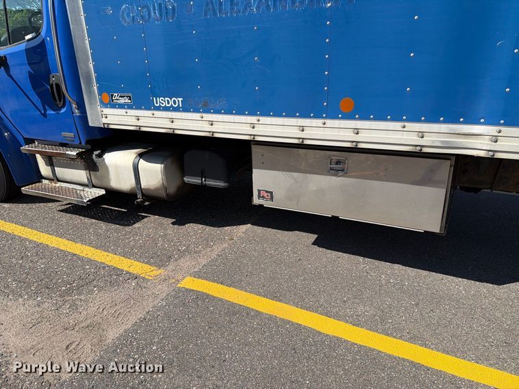 image for item FT8093 2007 Freightliner Business Class M2 box truck