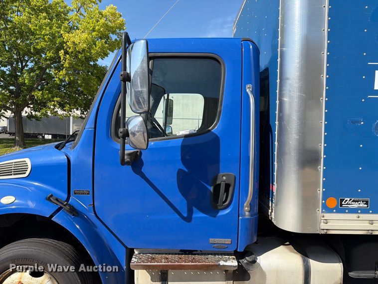 image for item FT8093 2007 Freightliner Business Class M2 box truck