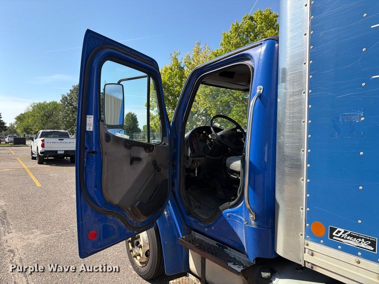 image for item FT8093 2007 Freightliner Business Class M2 box truck