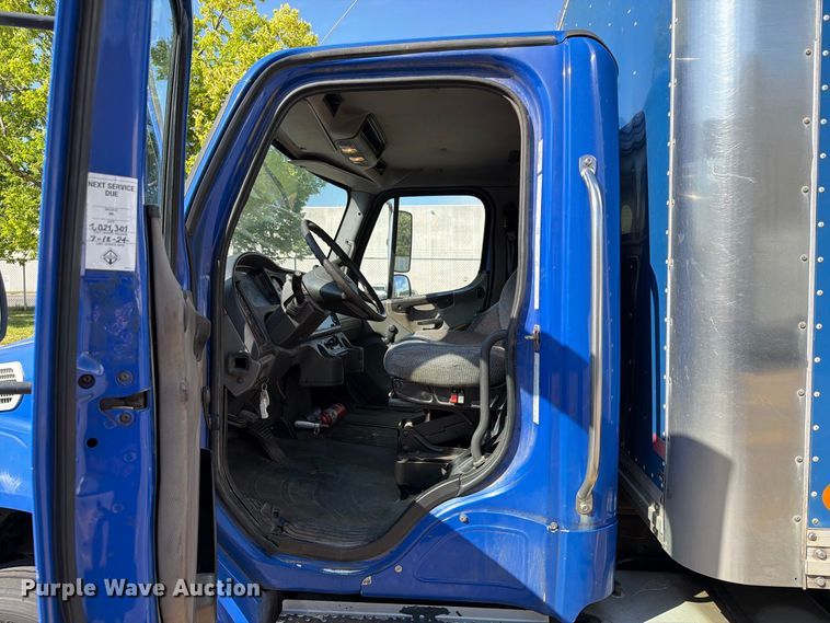 image for item FT8093 2007 Freightliner Business Class M2 box truck