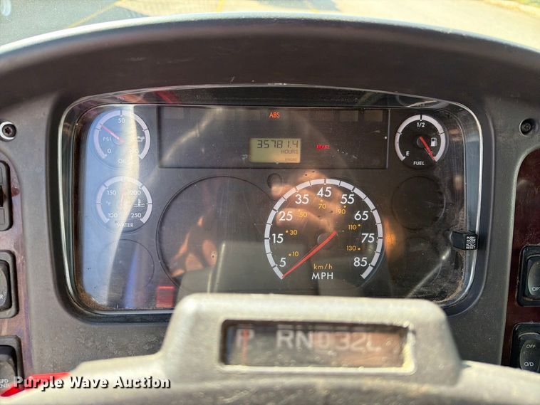 image for item FT8093 2007 Freightliner Business Class M2 box truck