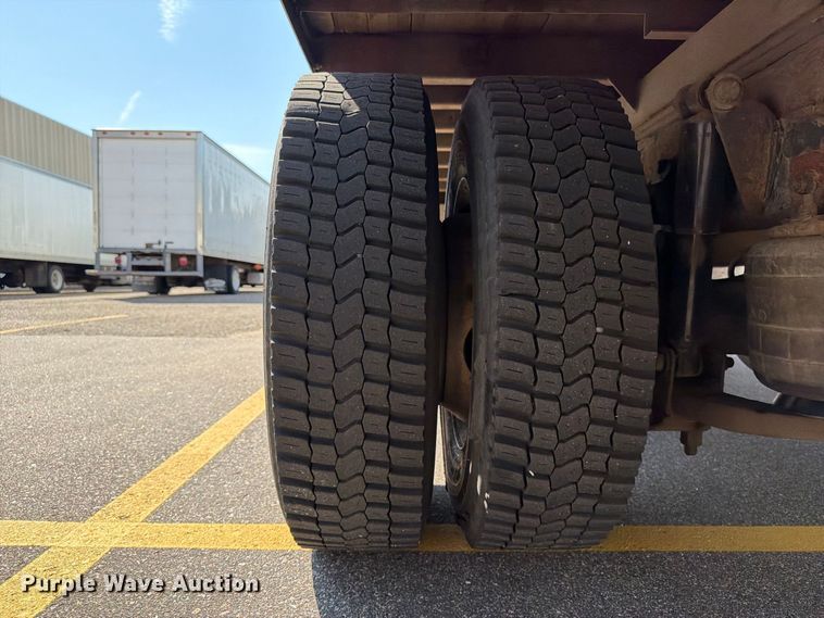 image for item FT8093 2007 Freightliner Business Class M2 box truck
