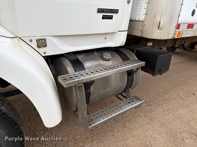 image for item FT8104 2005 Sterling L8500 box truck