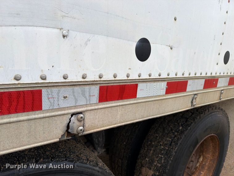 image for item FT8104 2005 Sterling L8500 box truck