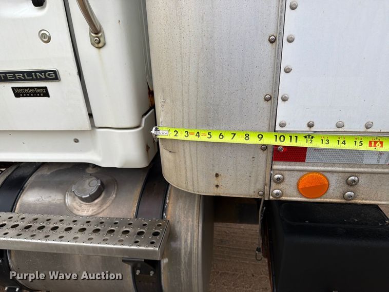 image for item FT8104 2005 Sterling L8500 box truck