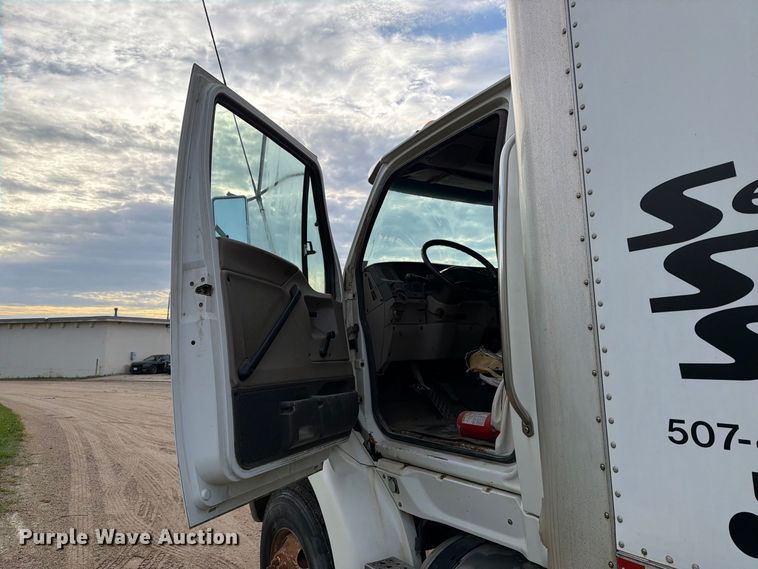 image for item FT8104 2005 Sterling L8500 box truck