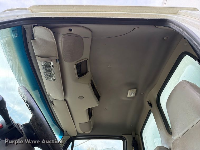 image for item FT8104 2005 Sterling L8500 box truck