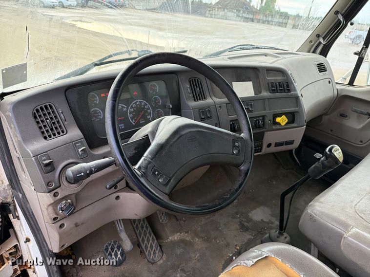 image for item FT8104 2005 Sterling L8500 box truck