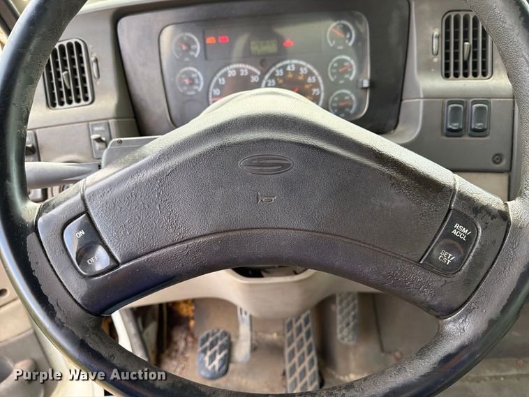 image for item FT8104 2005 Sterling L8500 box truck