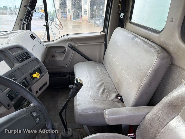 image for item FT8104 2005 Sterling L8500 box truck