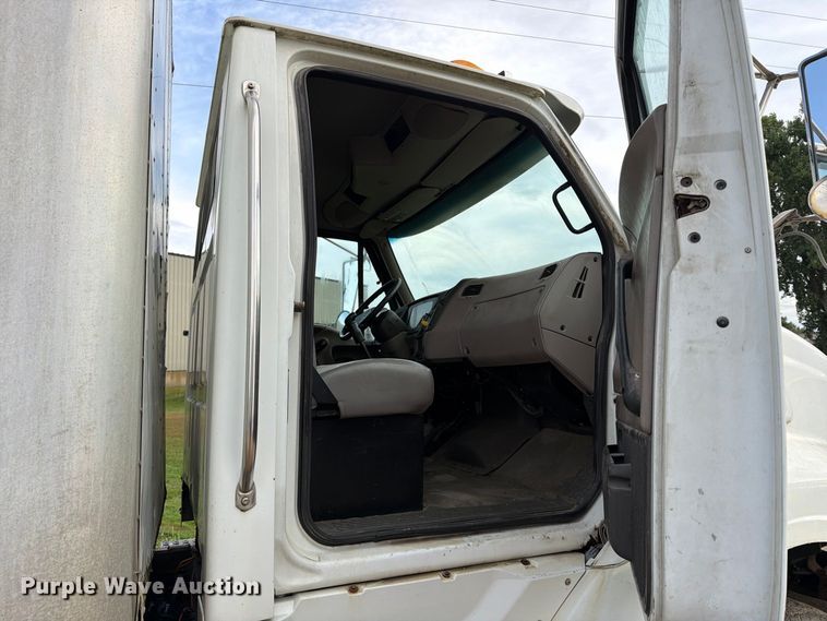 image for item FT8104 2005 Sterling L8500 box truck