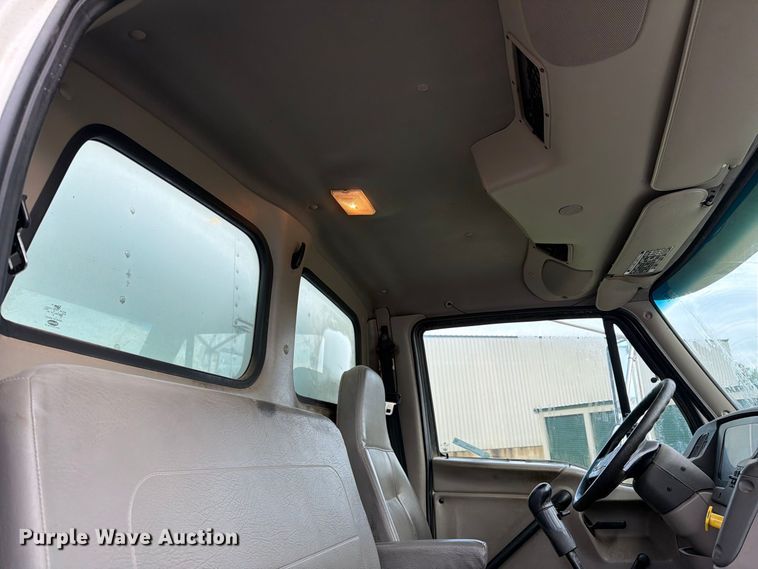 image for item FT8104 2005 Sterling L8500 box truck