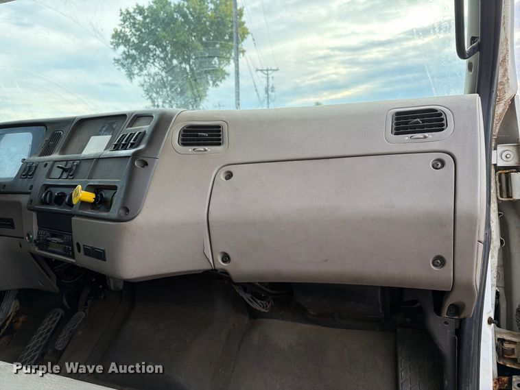 image for item FT8104 2005 Sterling L8500 box truck