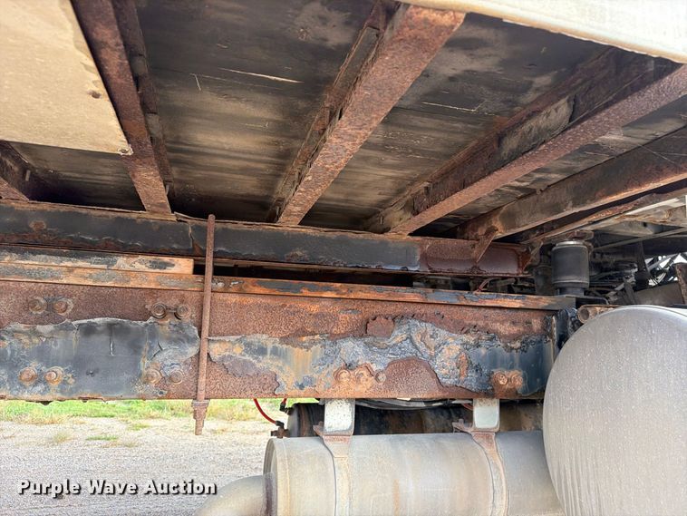 image for item FT8104 2005 Sterling L8500 box truck