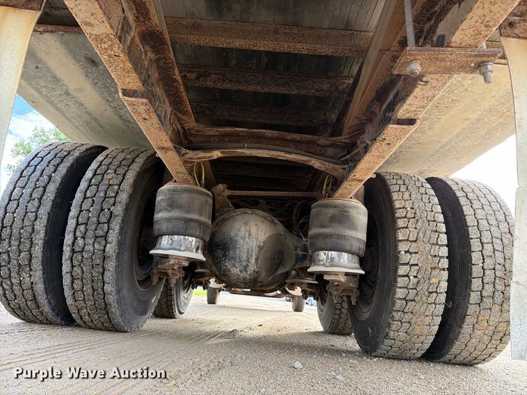 image for item FT8104 2005 Sterling L8500 box truck