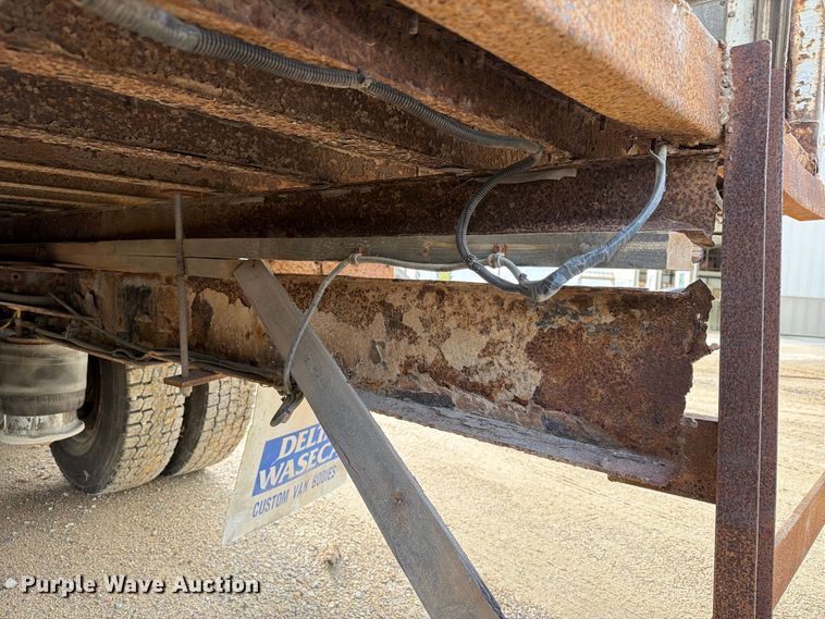 image for item FT8104 2005 Sterling L8500 box truck