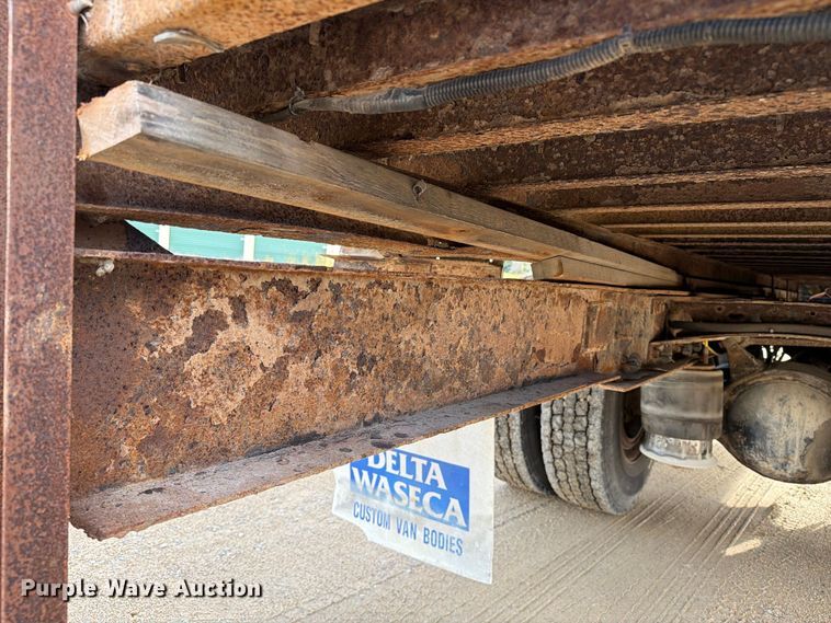 image for item FT8104 2005 Sterling L8500 box truck