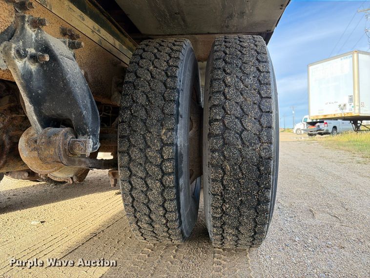 image for item FT8104 2005 Sterling L8500 box truck