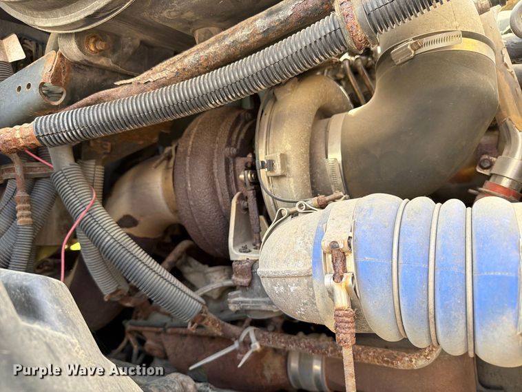 image for item FT8105 2006 Freightliner Columbia semi truck