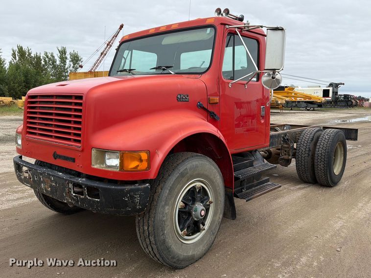 image for item FT8114 1995 International 4700 truck cab and chassis