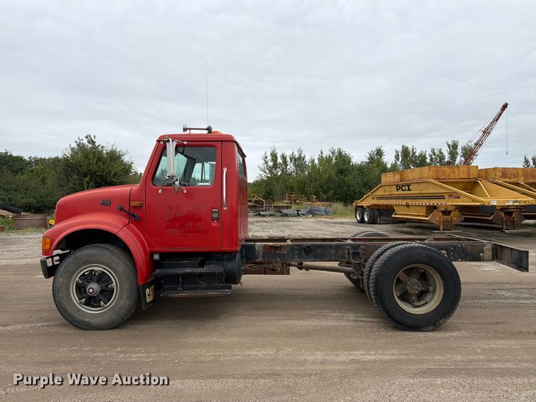 image for item FT8114 1995 International 4700 truck cab and chassis