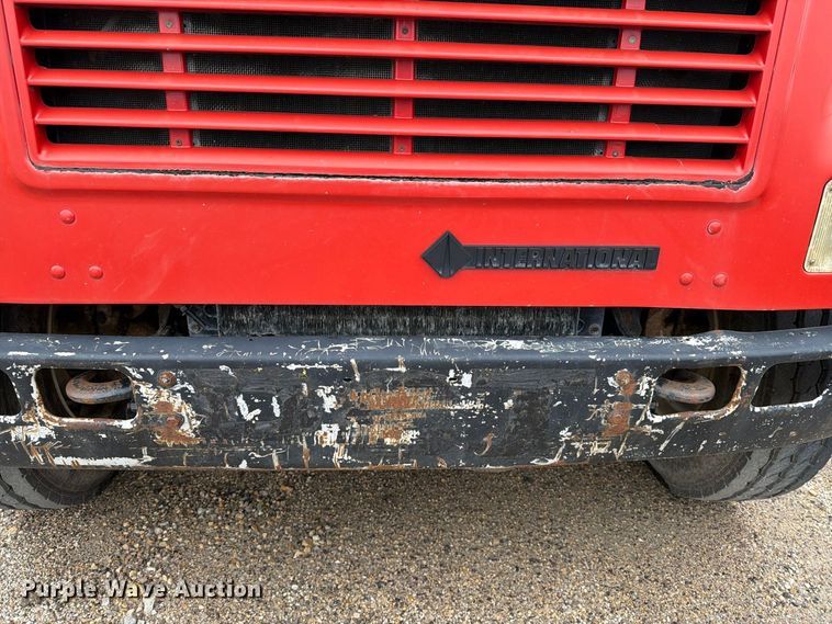 image for item FT8114 1995 International 4700 truck cab and chassis