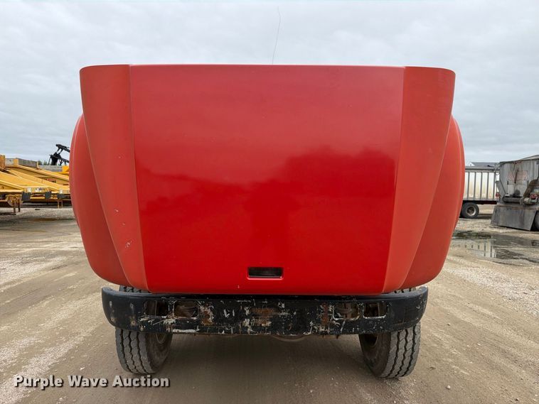 image for item FT8114 1995 International 4700 truck cab and chassis