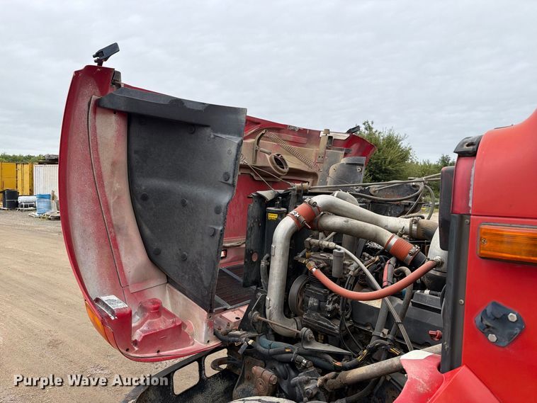 image for item FT8114 1995 International 4700 truck cab and chassis