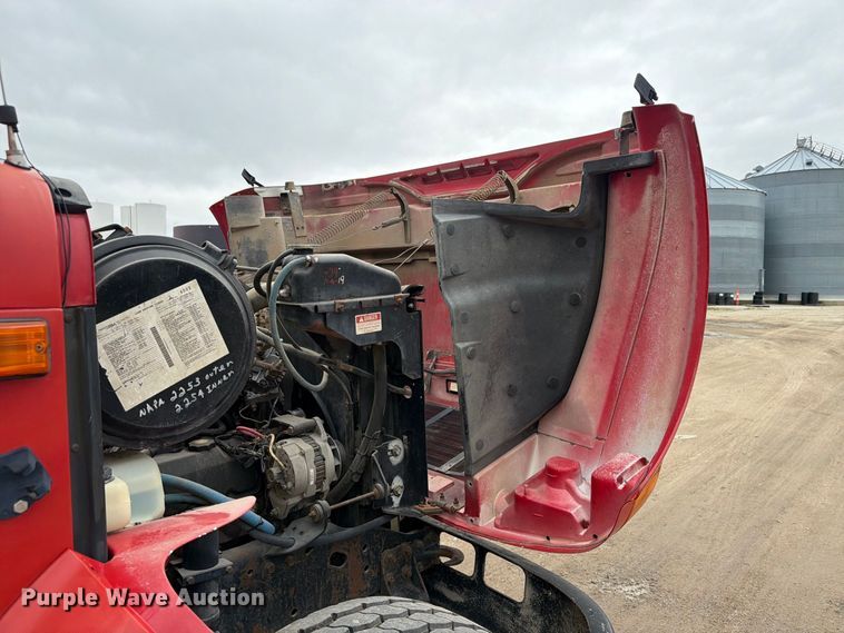 image for item FT8114 1995 International 4700 truck cab and chassis
