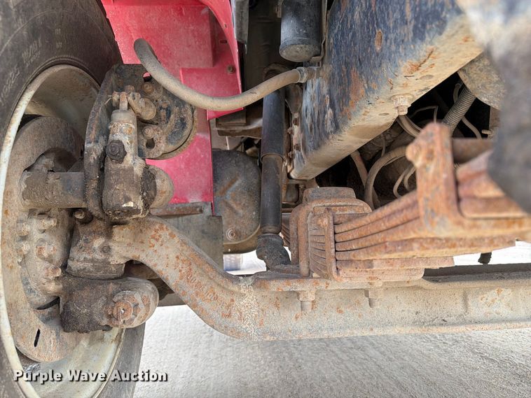 image for item FT8114 1995 International 4700 truck cab and chassis